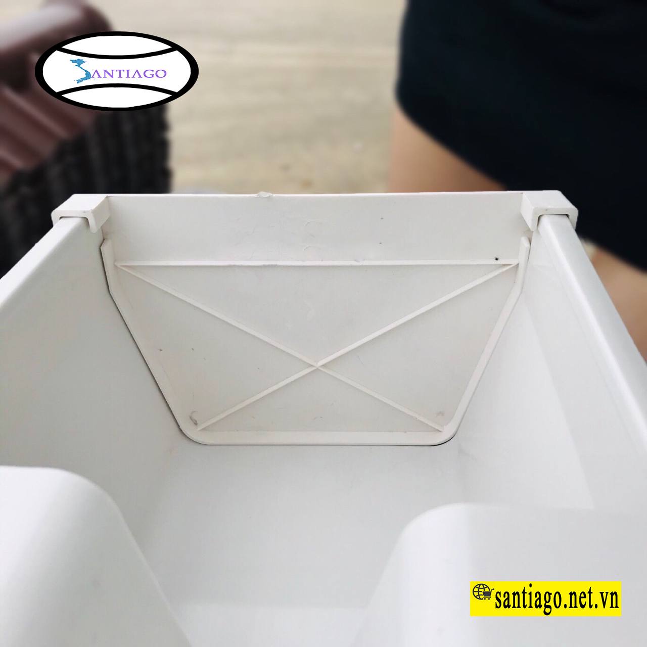 Nắp bịt đầu máng xối nhựa Santiago