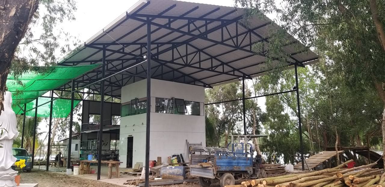 Công trình mái tôn khung thép lắp máng xối nhựa Santiago