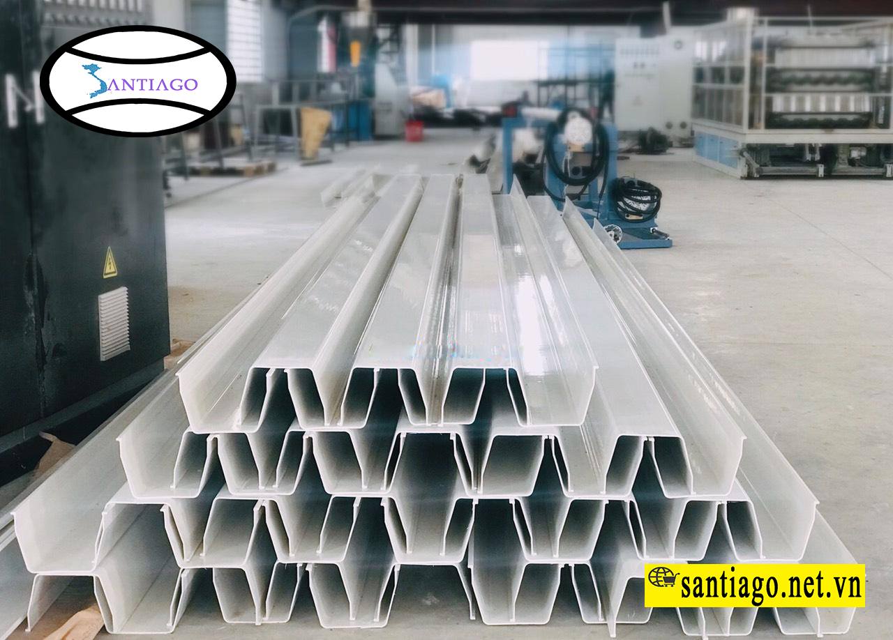 Máng xối nhựa Santiago xếp trong kho