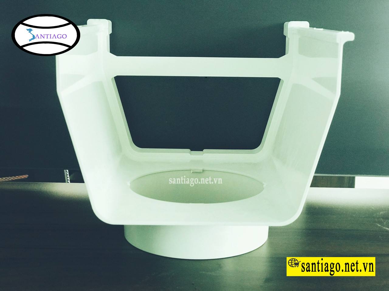 Phễu thu nước của máng xối nhựa Santiago