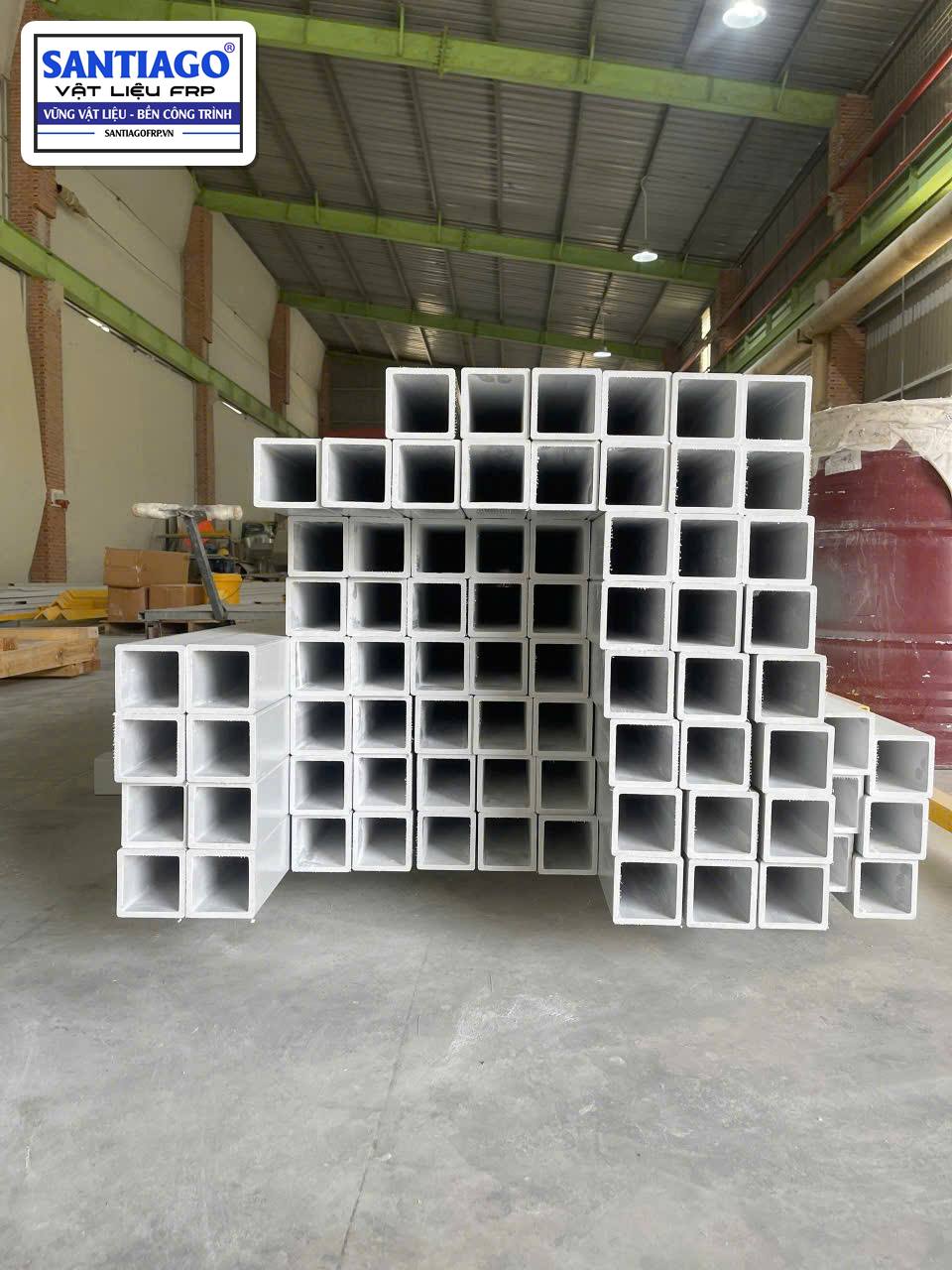 Thanh hộp vuông FRP nhìn từ đầu cây
