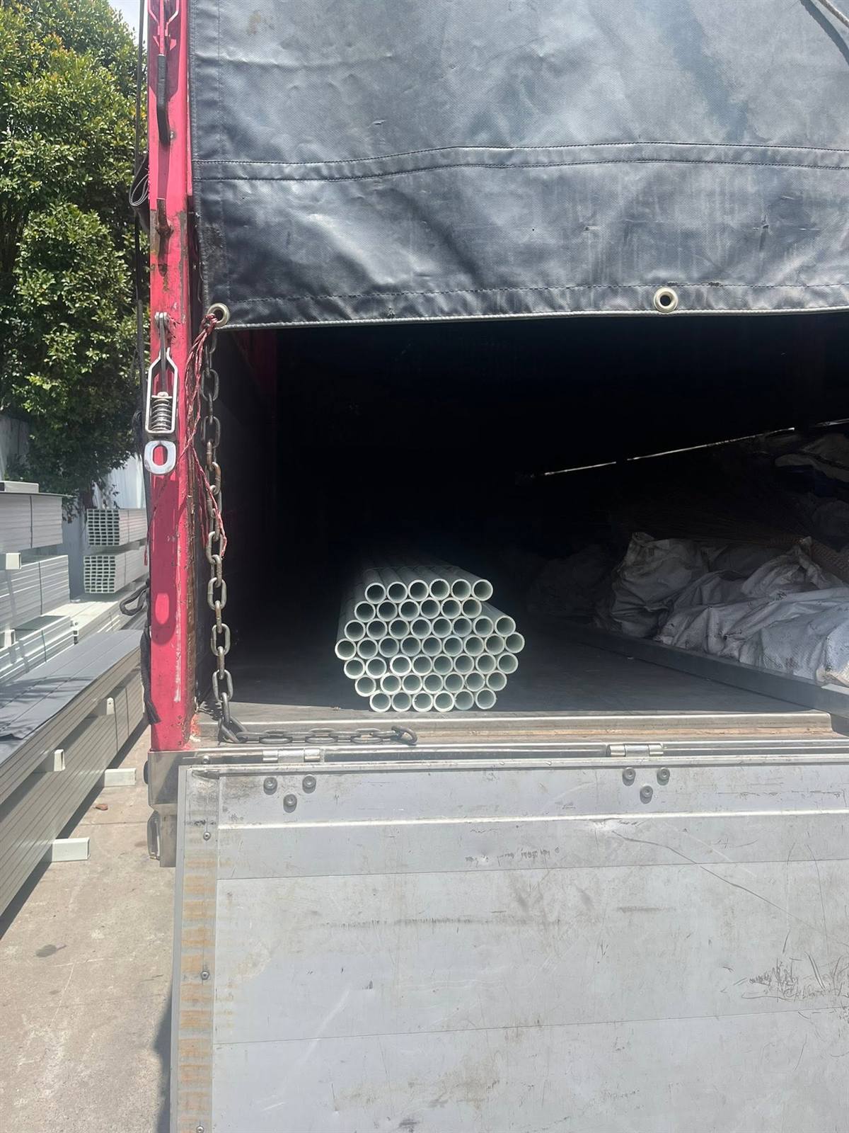 Bó ống composite trên xe tải