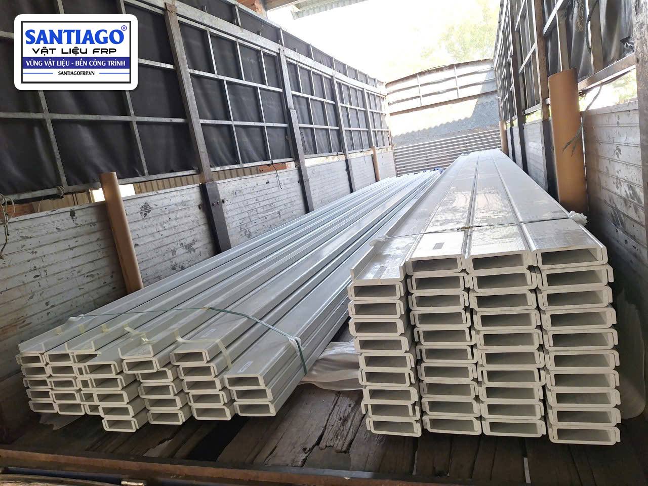 Bó thanh chữ C composite xếp chồng
