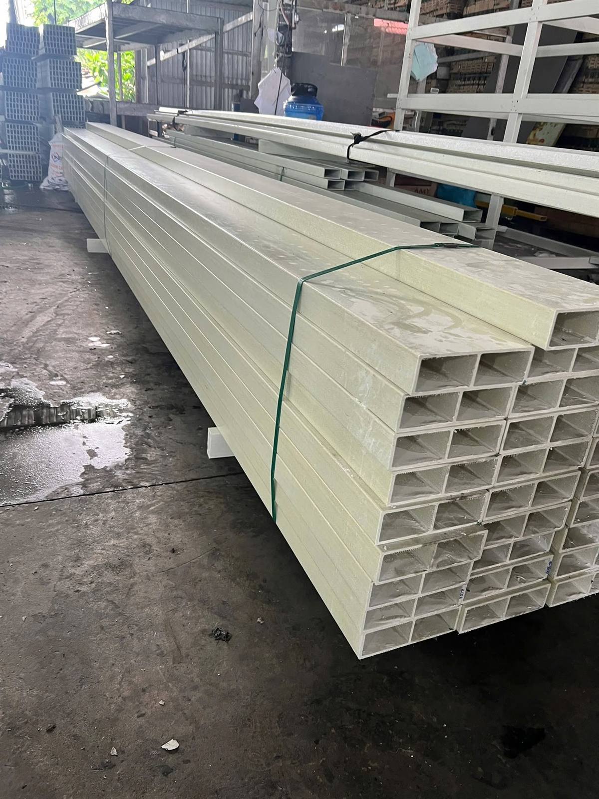 Bó thanh hộp composite dài chở giao