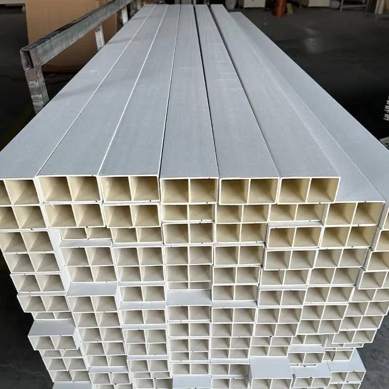 Bó thanh hộp composite trắng trong kho