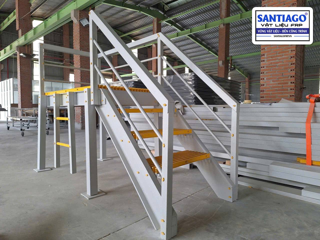 Cầu thang FRP lan can nhìn ngang