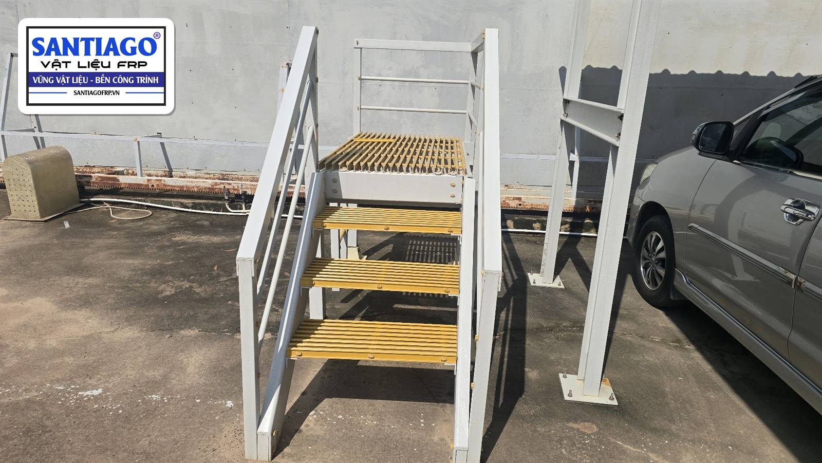 Cầu thang FRP bậc grating lên sàn thao tác