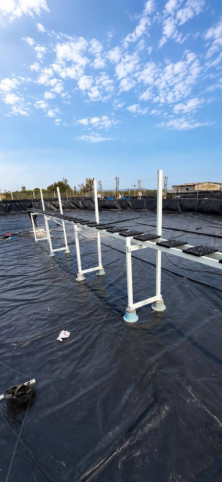 Giá đỡ ống composite ao lót bạt