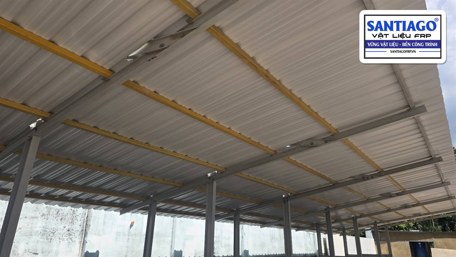 Hàng xà gồ composite vàng mái che