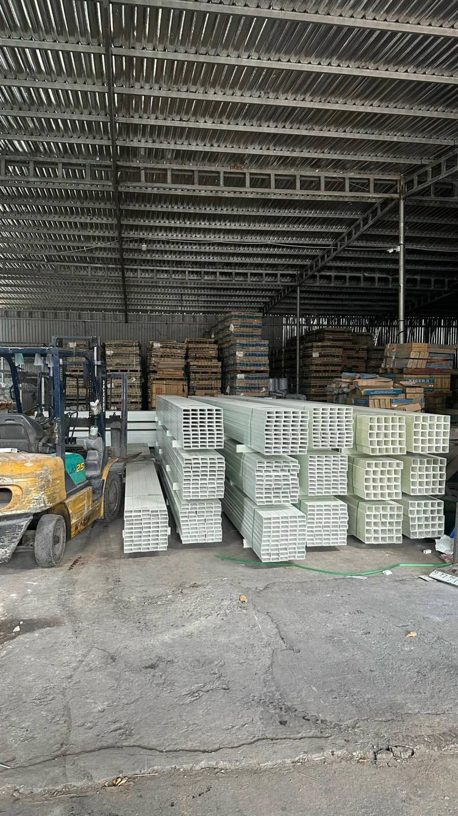 Kho thanh hộp composite đóng kiện
