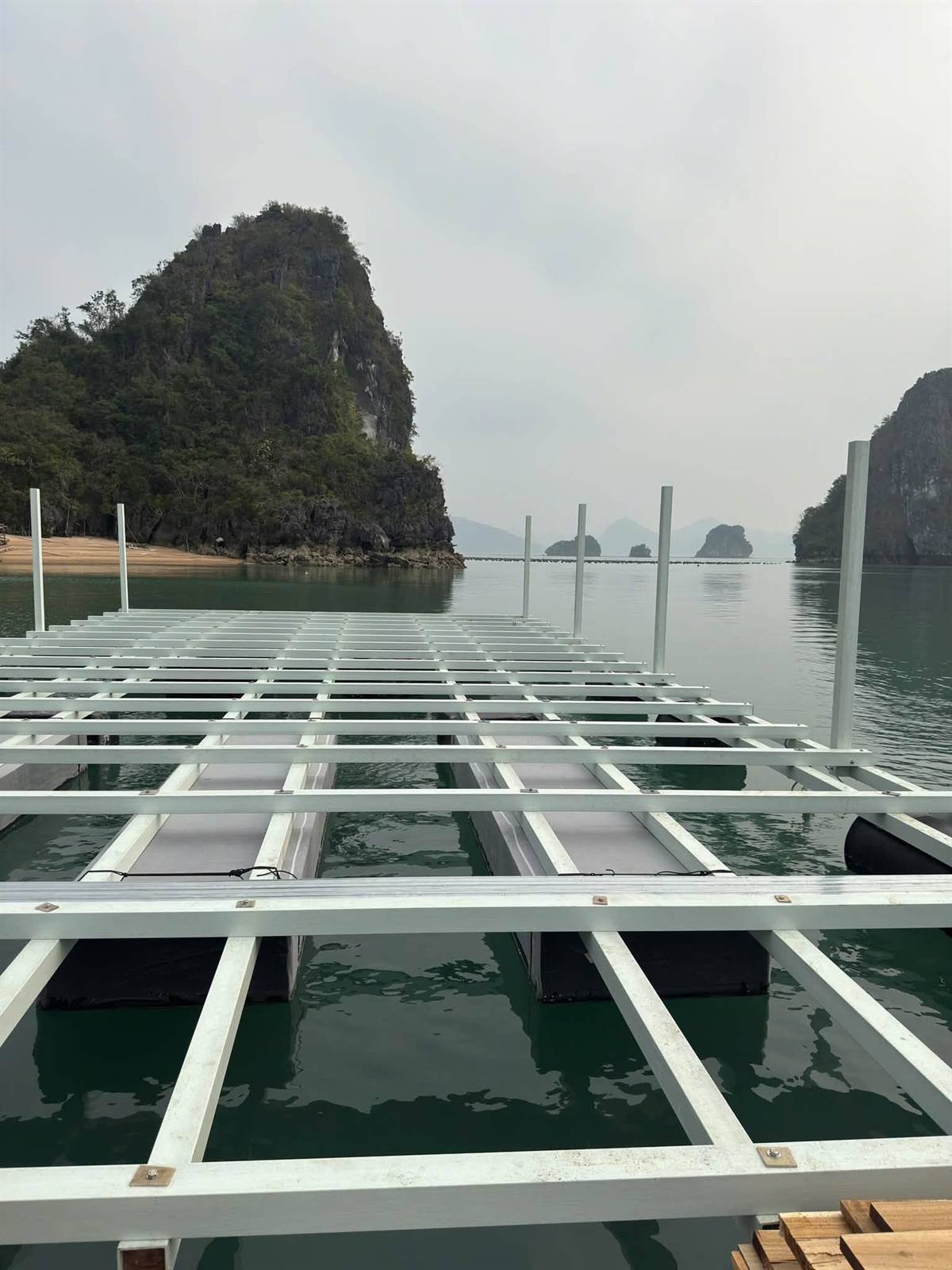 Khung lồng bè composite vịnh