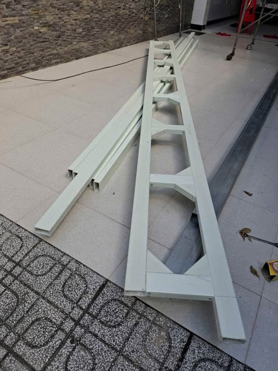 Khung thanh composite với bát nối