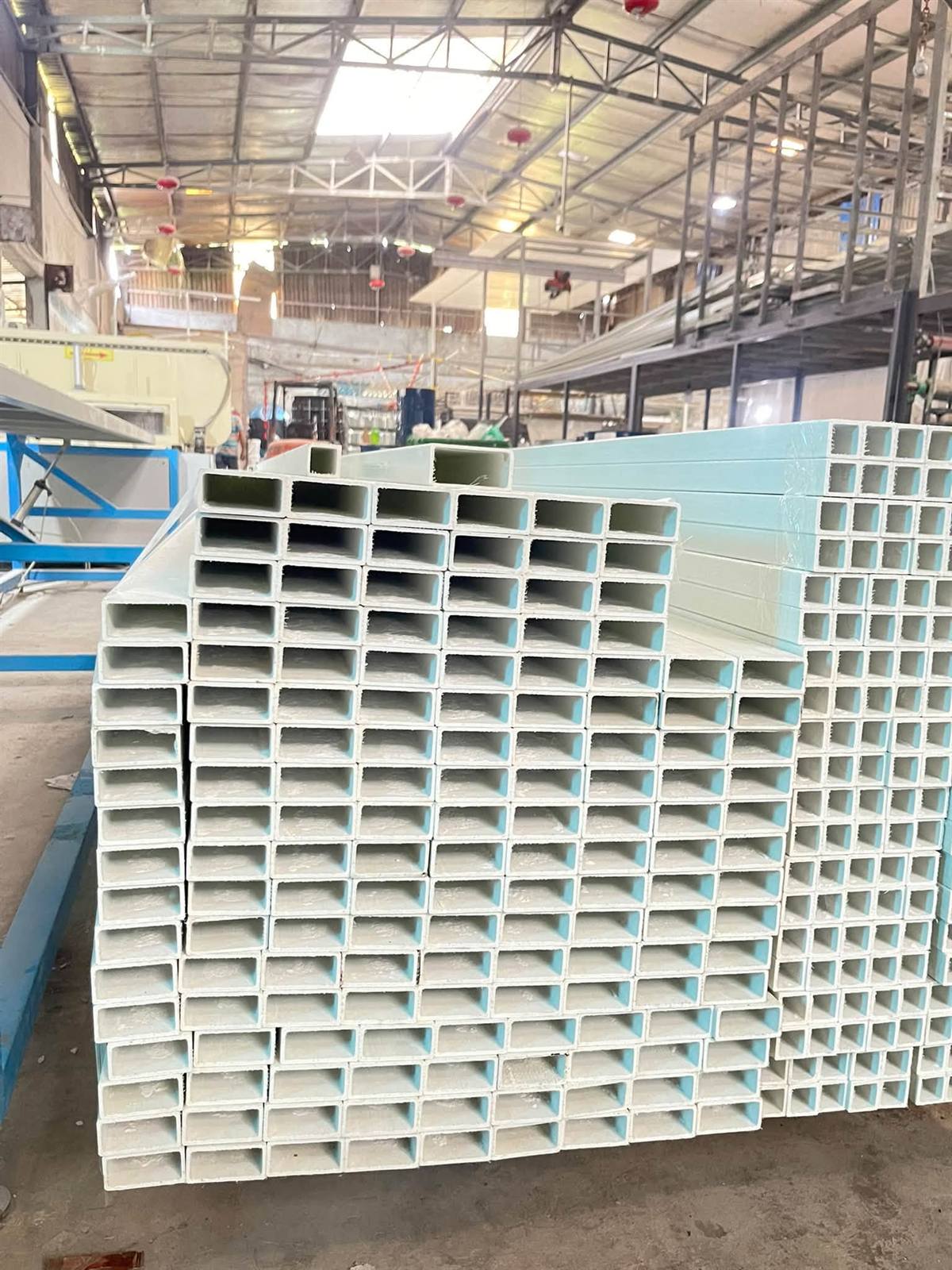 Kiện thanh hộp composite nhiều lớp