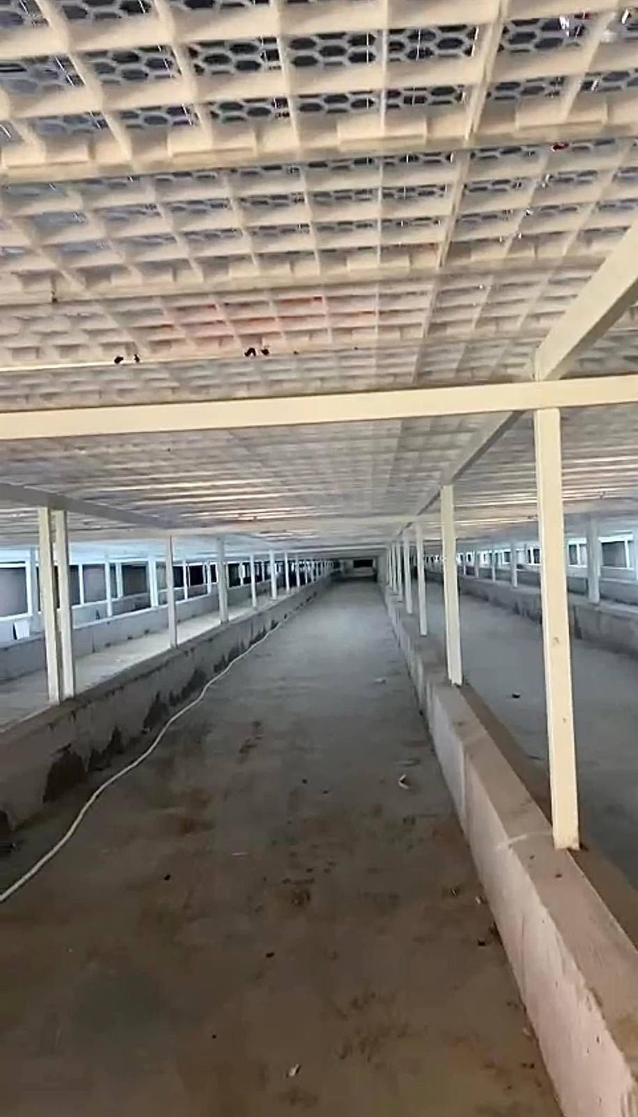 Lối đi mái che composite dài