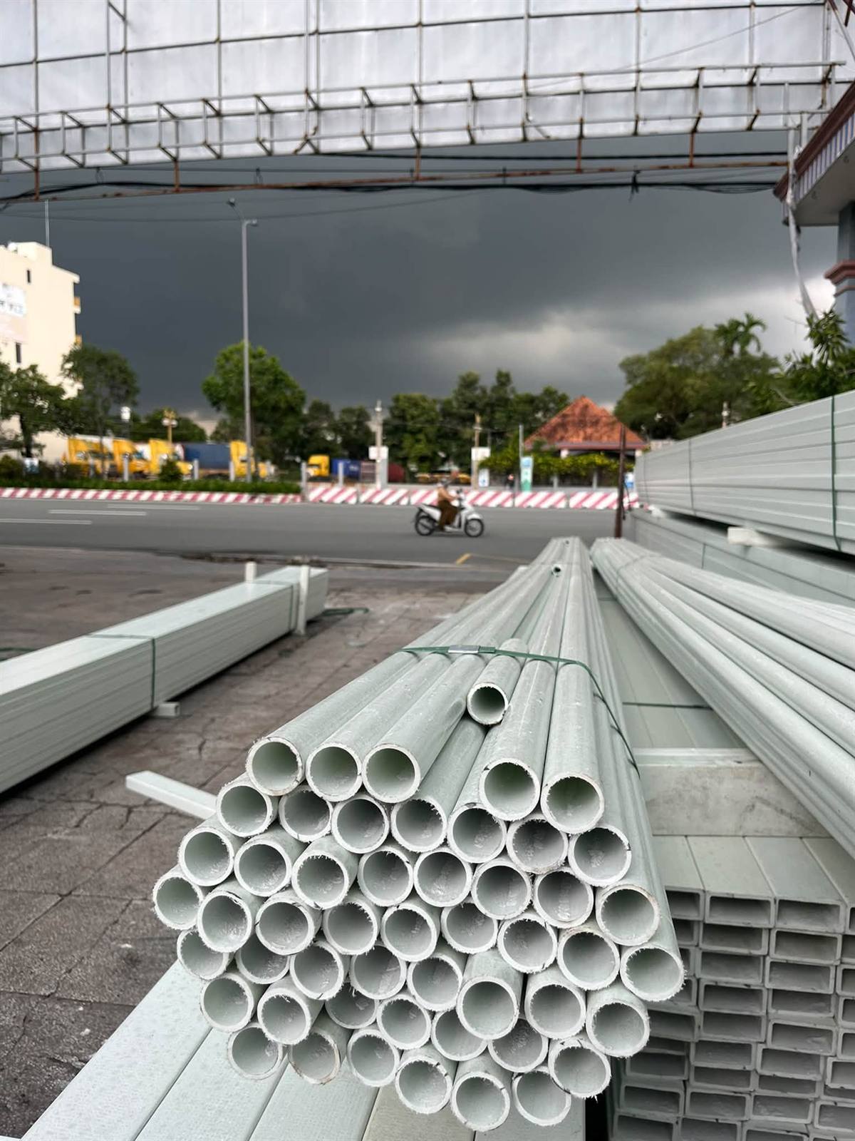 Ống tròn composite tại bãi