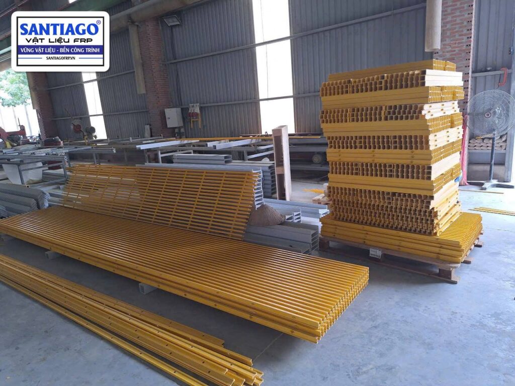 Tấm grating FRP vàng xếp kho