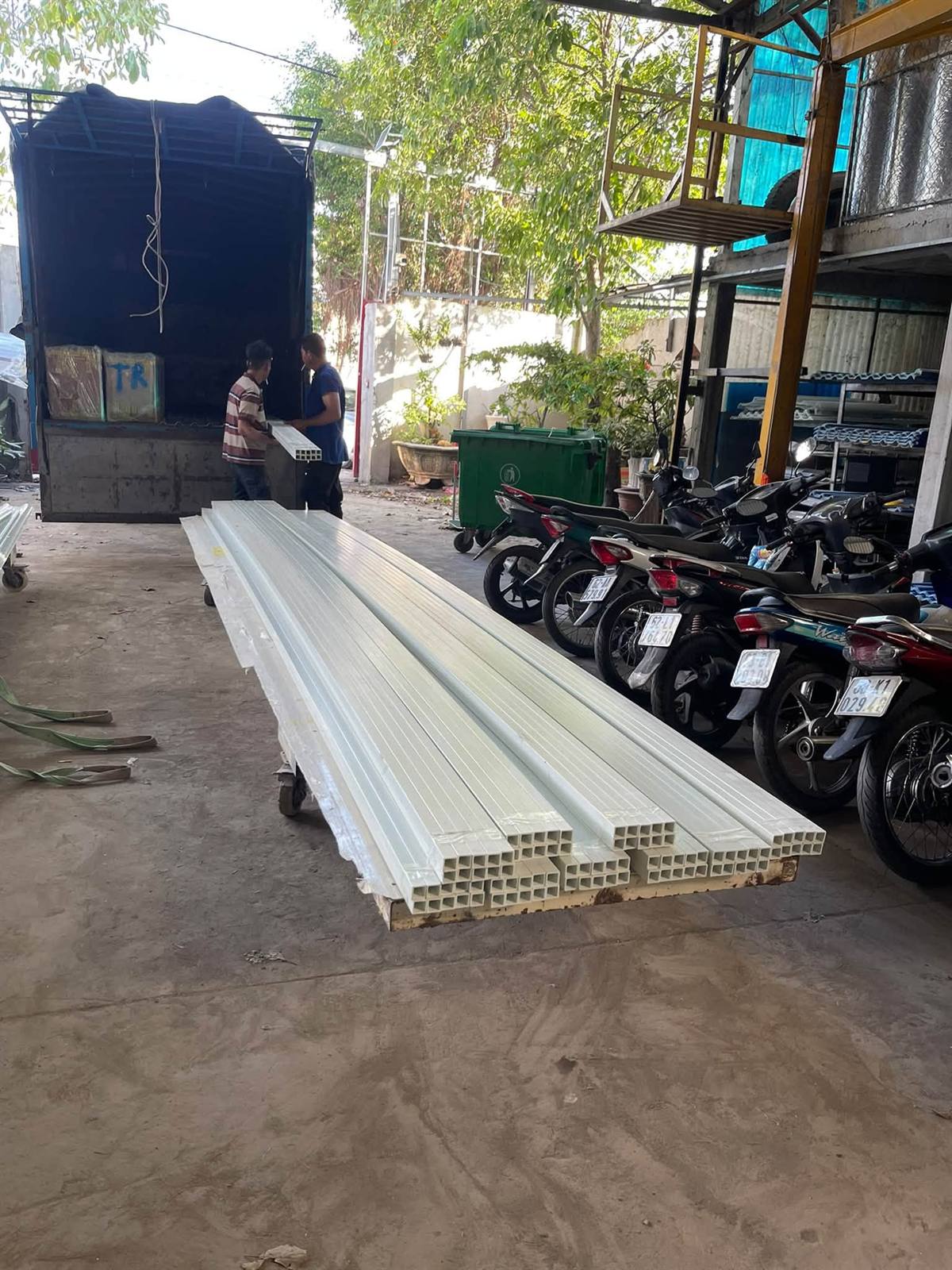 Thanh composite dài tập kết