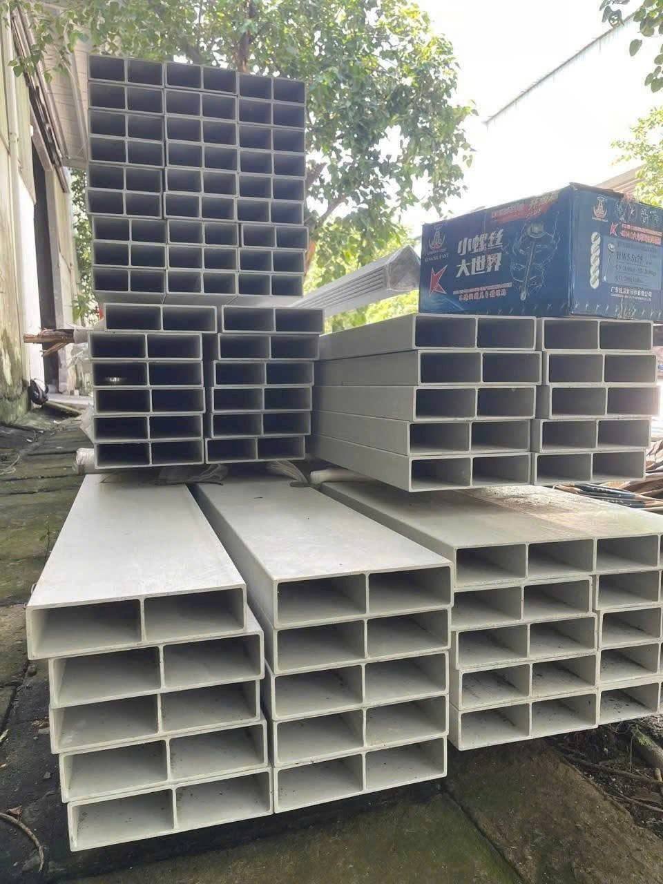 Thanh hộp composite chữ nhật xếp chồng