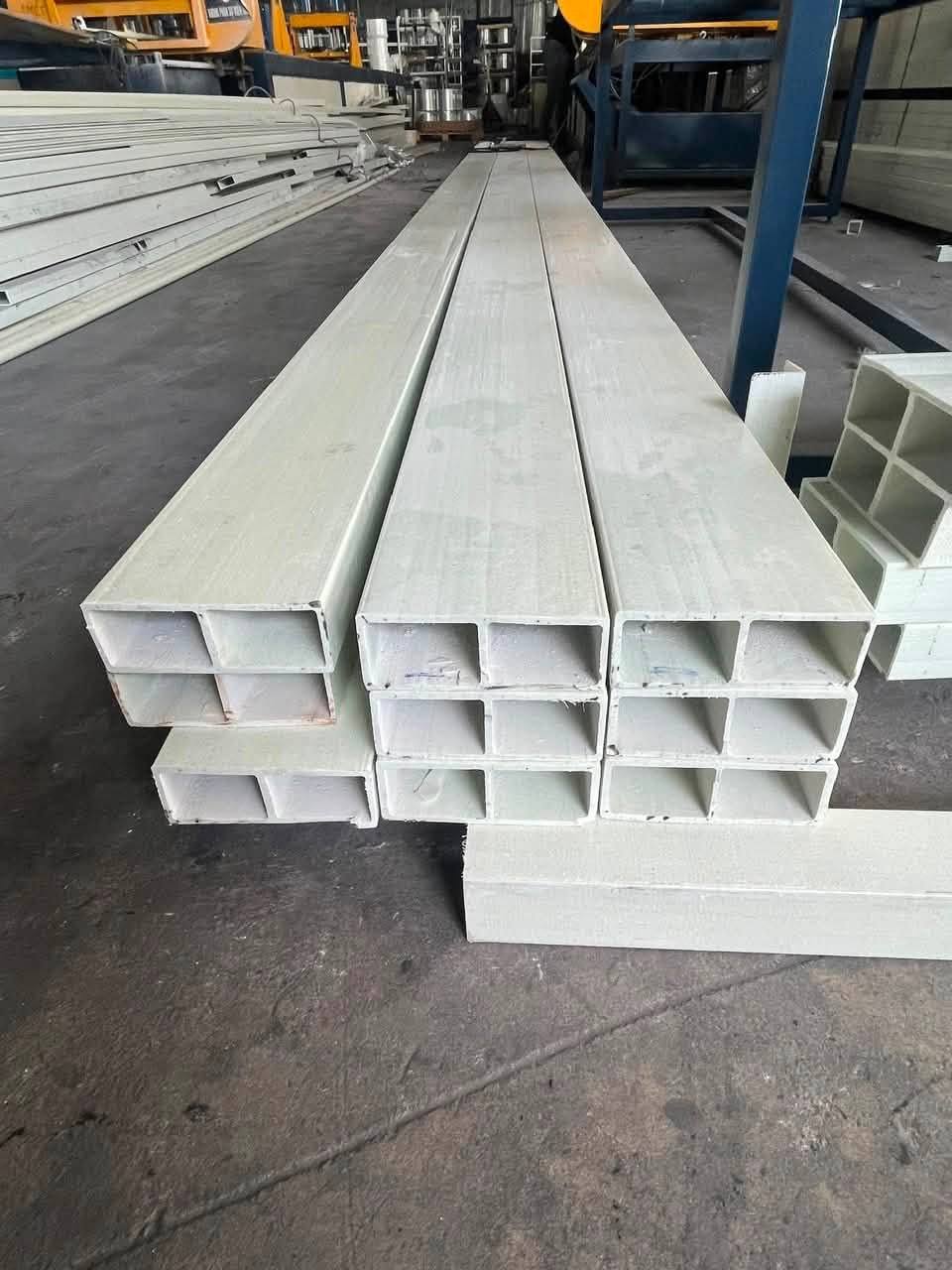 Thanh hộp composite lớn xếp xưởng