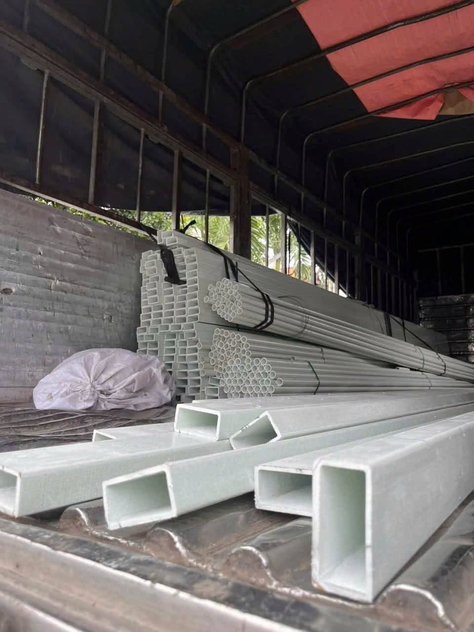 Thanh hộp composite mặt cắt
