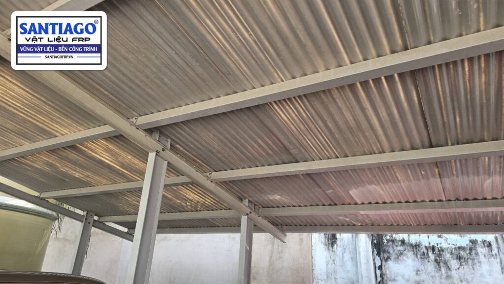 Xà gồ composite gác trên dầm khung