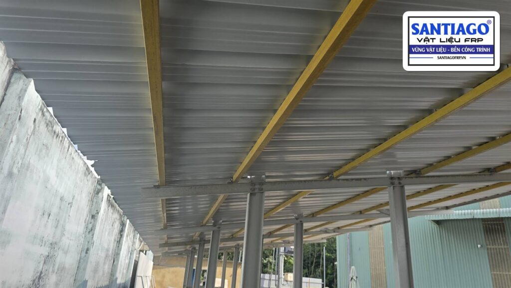 Xà gồ composite vàng mái hiên